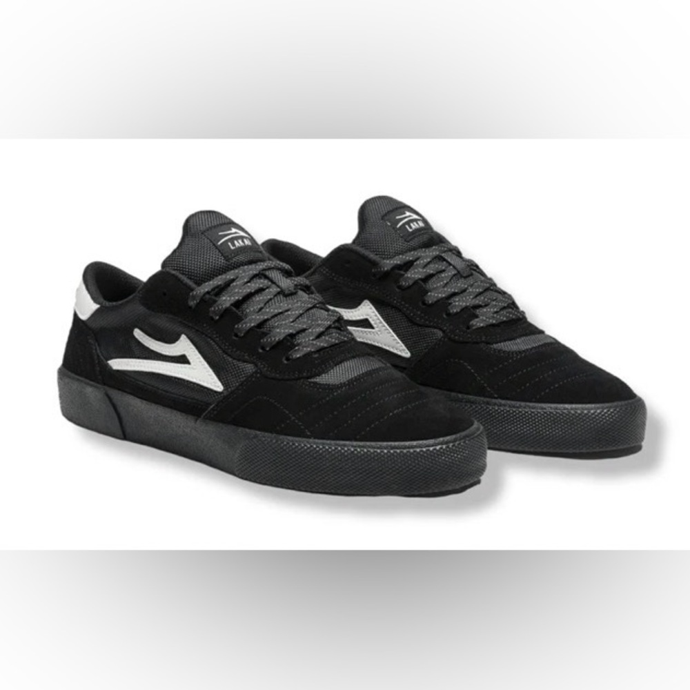 LAKAI  NWOT black suede Cambridge skate shoes men’s /boys 5